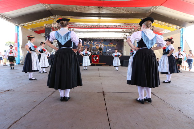 As culturas germânica e ucraniana foram exaltadas através dos grupos curitibanos Alte Heimat e Poltava no terceiro dia de Münchenfest.