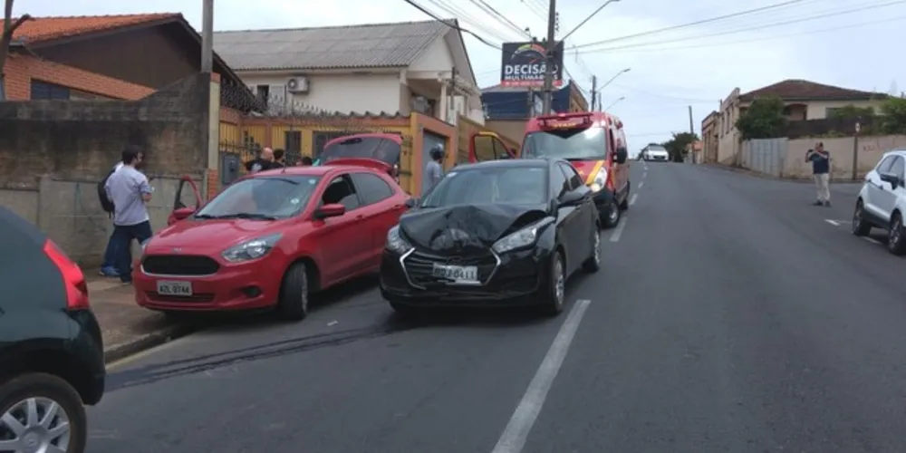 Acidente aconteceu no início da tarde desta quarta-feira (28)