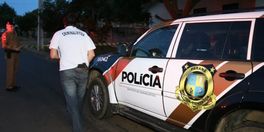 Equipes da Criminalística e IML estiveram no local do crime