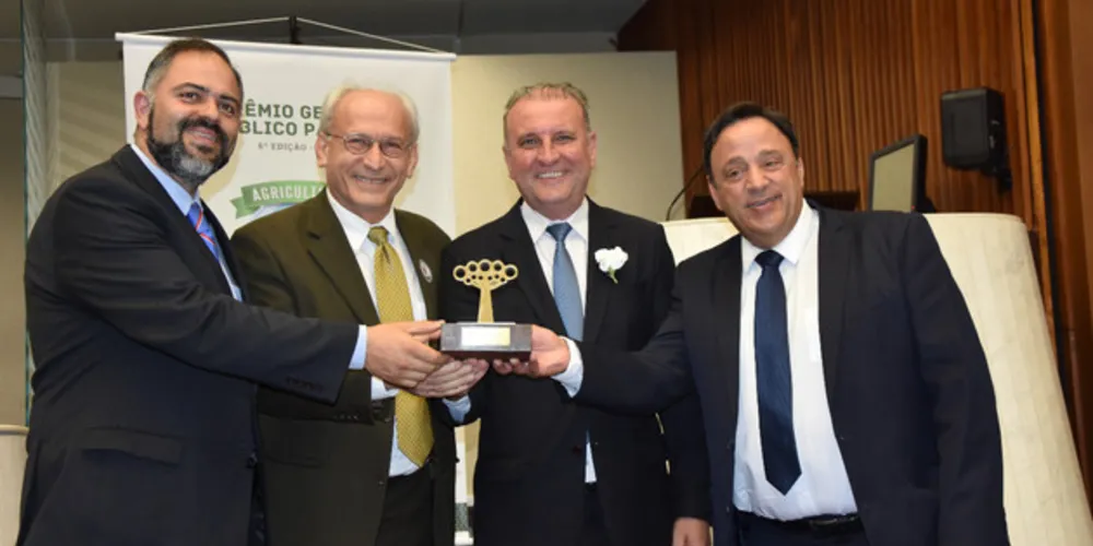 Cerimônia de premiação ocorreu na Assembléia Legislativa do Paraná.