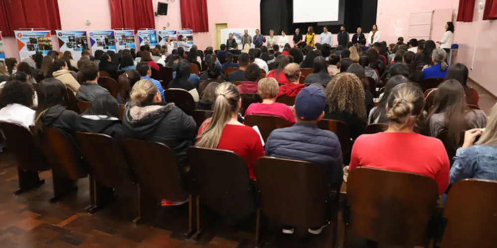 Projeto atendeu mais de 1,7 mil jovens no município