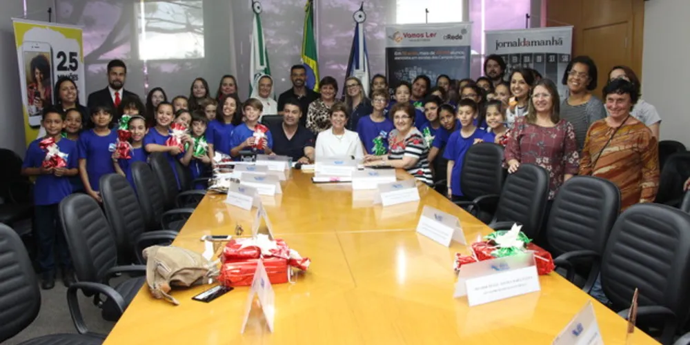 Imagem ilustrativa da imagem Prefeitura de PG recebe premiados do Vamos Ler