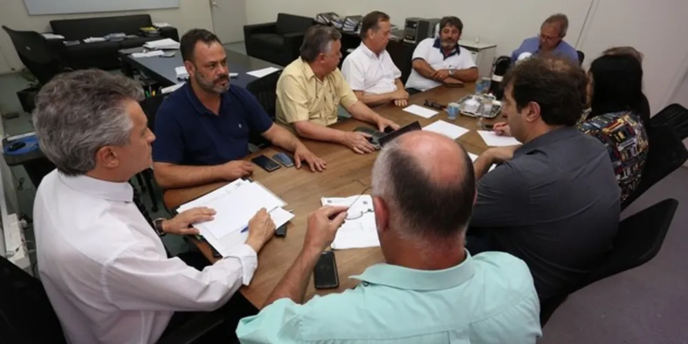 Na reunião, foram apresentadas possíveis soluções para evitar greve no transporte coletivo