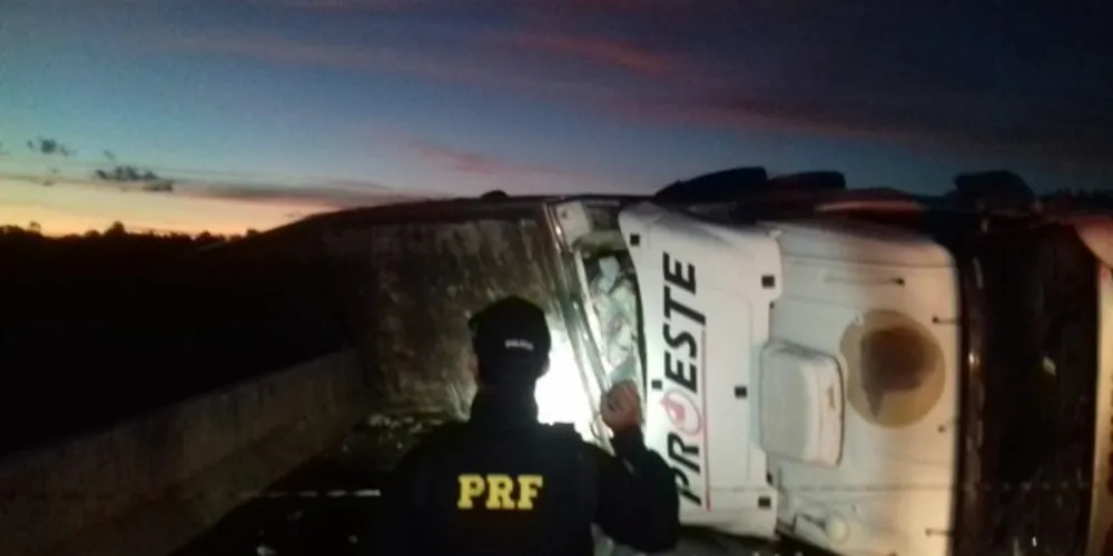 Acidente impediu tráfego em umas das faixas da rodovia