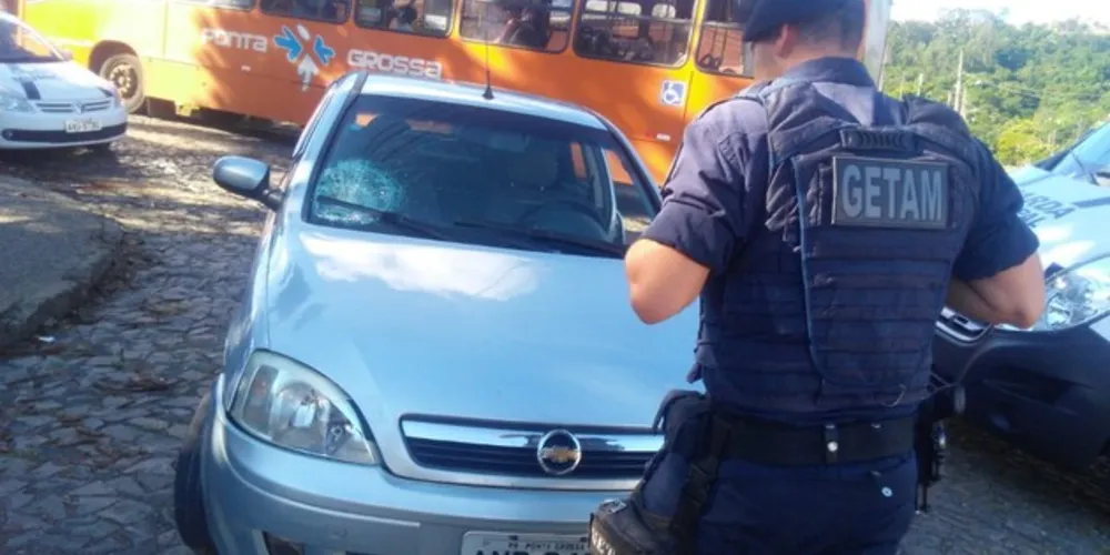 Veículo foi recolhido pelos guardas municipais.
