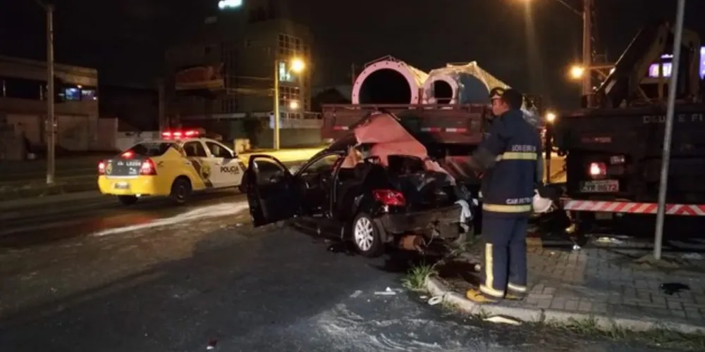 Vítima fatal e outras quatro pessoas estavam dentro de um Peugeot.