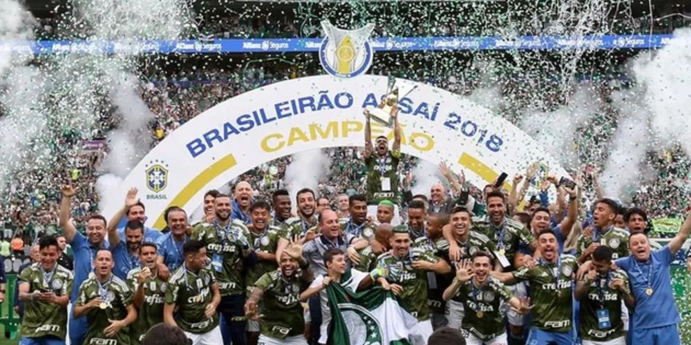 Palmeiras ergueu o 10º título brasileiro neste domingo (2)