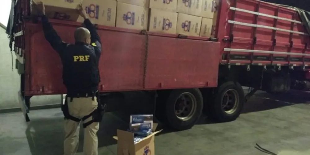 Imagem ilustrativa da imagem Homem é preso com 200 mil carteiras de cigarro