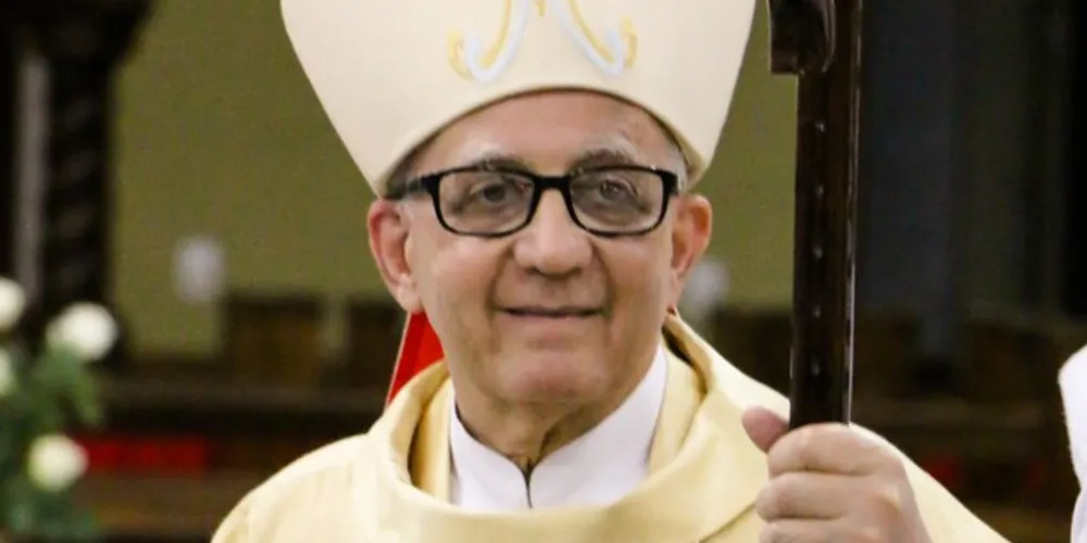 BRINDE A VIDA - O Bispo Dom Sérgio Arthur Brasqui recebeu as felicitações pela troca de idade na última segunda-feira (3). Vale registrar que Dom Sérgio celebra seus 70 anos de idade e neste ano completou 15 anos à frente da Diocese de Ponta Grossa. Da coluna RC os votos de saúde e disposição para continuar sendo esse exemplo de bondade, energia e alegria.