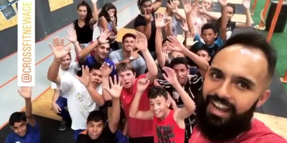 Os alunos participaram de uma aula experimental da modalidade