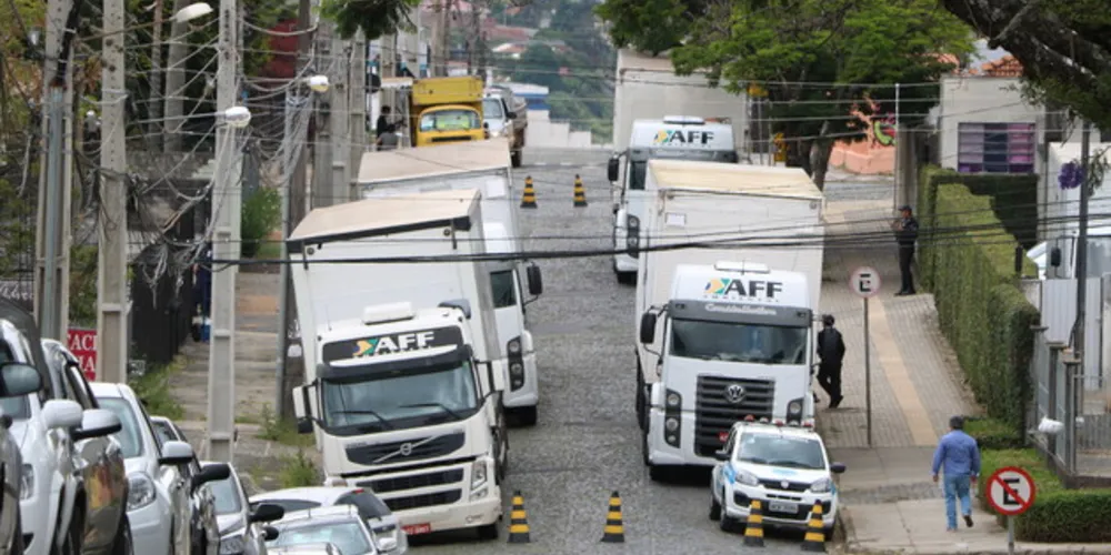 Rua em frente ao prédio da Receita Federal esteve interditada durante o dia