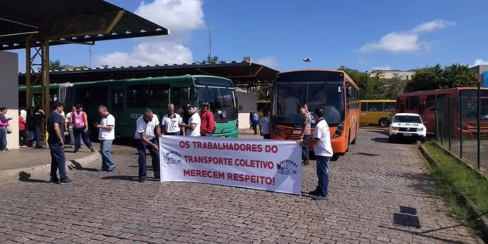 Em estado de greve desde o último final de semana, o Sintropas realiza ações nos terminais de transporte coletivo
