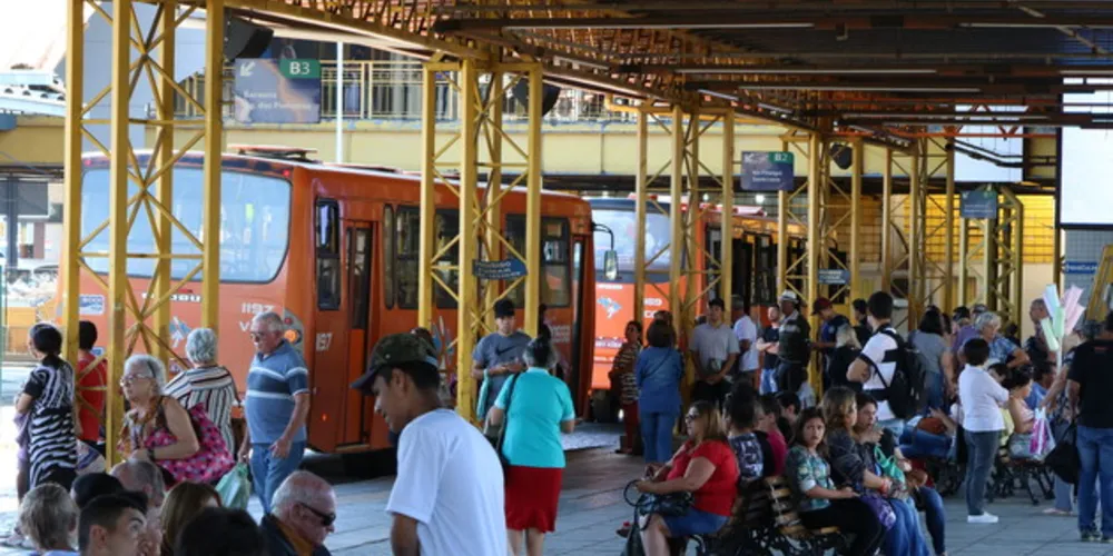 Sindicato paralisou a saída de ônibus no Terminal Central durante a manhã de hoje