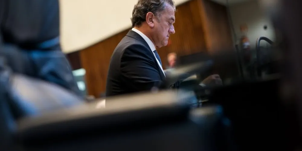 Deputado quer detalhes técnicos sobre o repasse do terreno.
