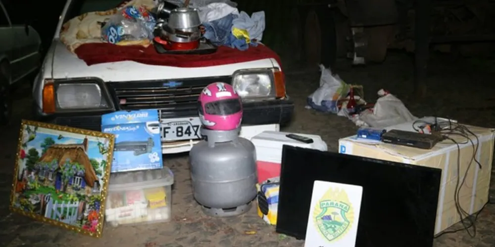 Todos os produtos furtados estavam no carro usado pelos autores dos arrombamentos