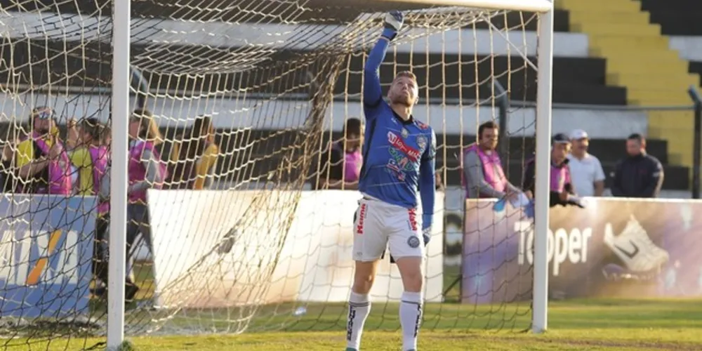 Simão tem contrato com o Operário Ferroviário até o fim de 2019