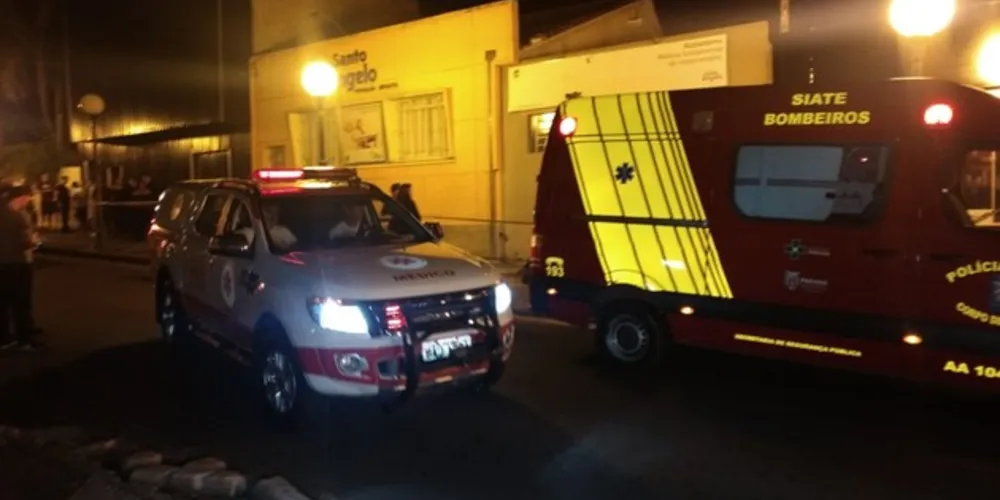 Rapaz levou três tiros à queima roupa e morreu ainda no local
