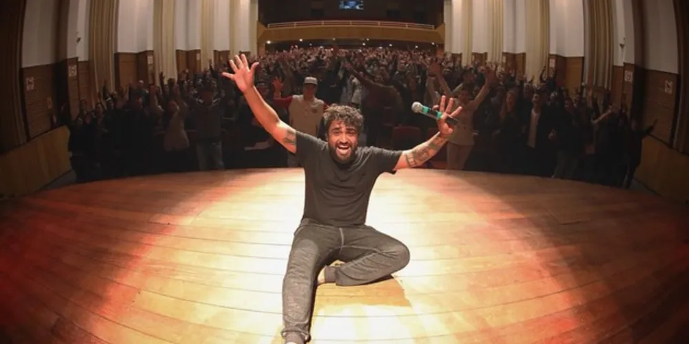 Humorista traz show com os personagens Carmo e Lurde para o Teatro Marista