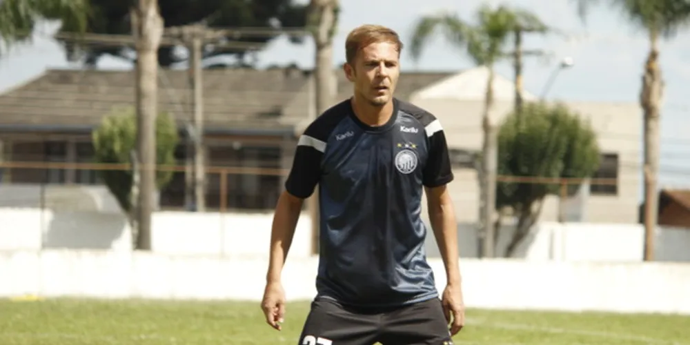 Jardel participou de treino com o elenco no Guarani