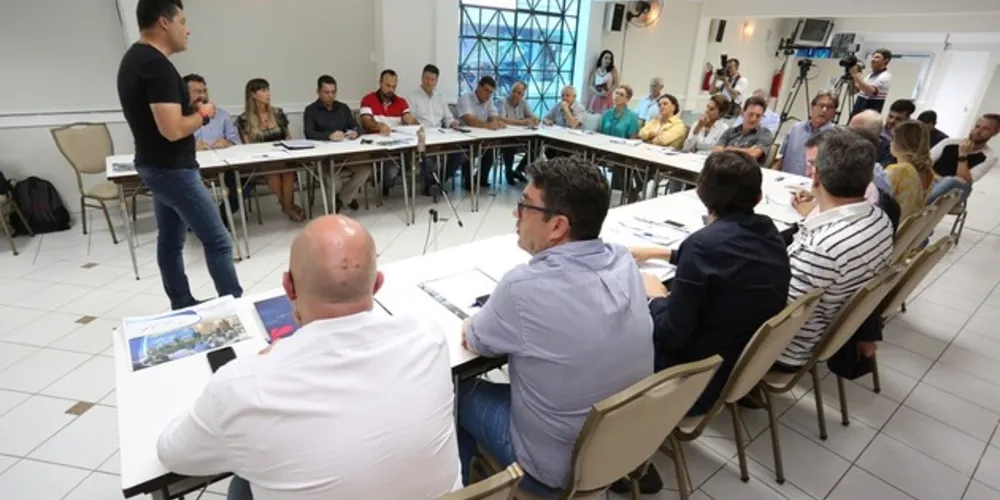 Encontro aconteceu nesta segunda-feira