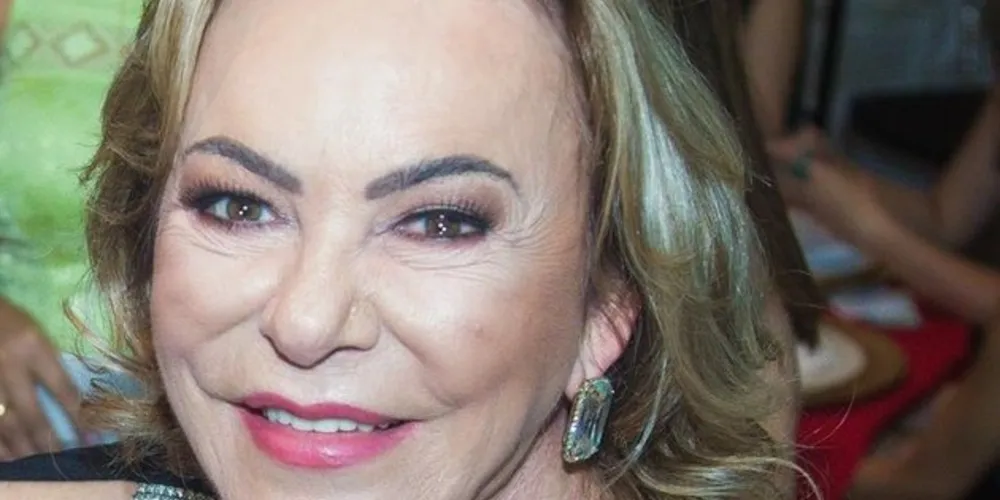 FELICITAÇÕES - Amine Roth Bazzi será muito cumprimentada pela passagem de seu aniversário nesta quinta-feira (13). Amine com sua simpatia e elegância, é presença confirmada nos eventos mais badalados de nossa cidade. Da coluna RC os votos de realizações.