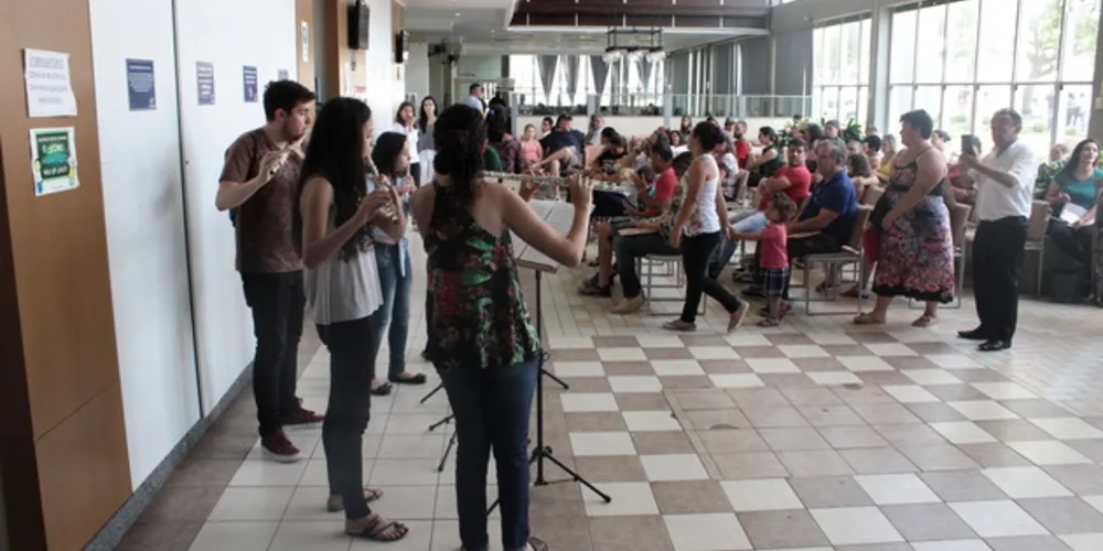 Apresentações natalinas do Conservatório acontecem na Praça de Atendimento da Prefeitura de Ponta Grossa.