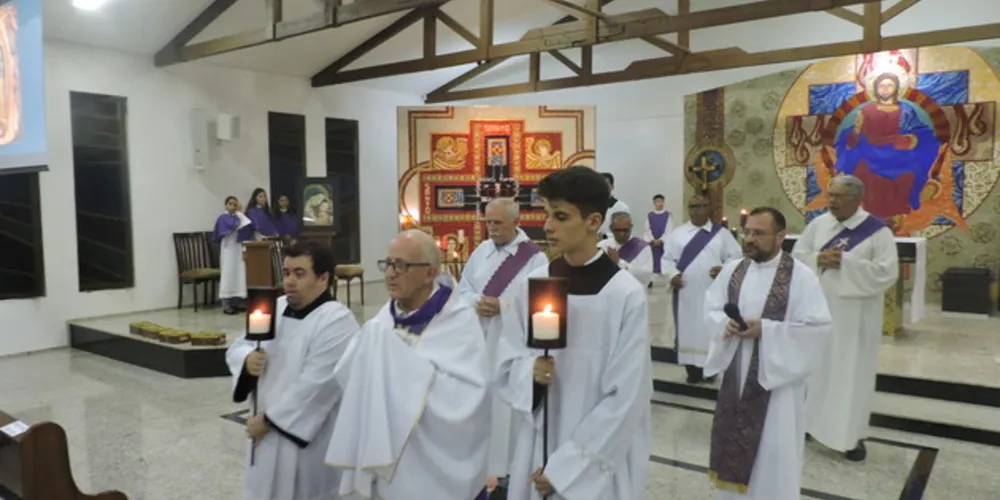 O bispo dom Sergio entregou oficialmente a capela do Santíssimo