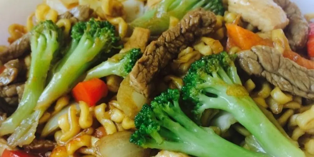 Yakissoba é o prato especial da sexta-feira