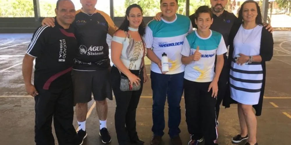 Imagem ilustrativa da imagem UniSecal doa alimentos para projeto de Handebol em PG