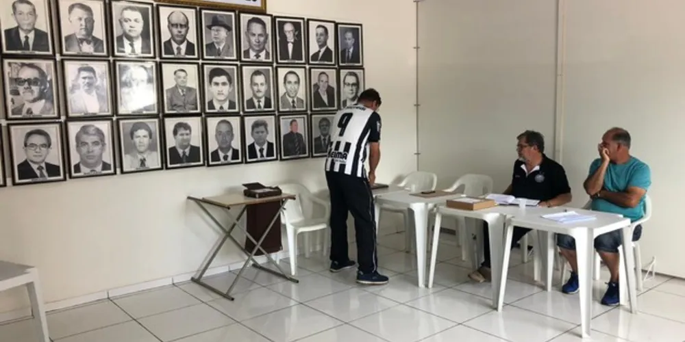 Urna está localizada na sede do clube, em Oficinas.