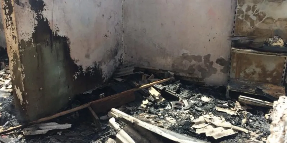 Incêndio destruiu duas casas
