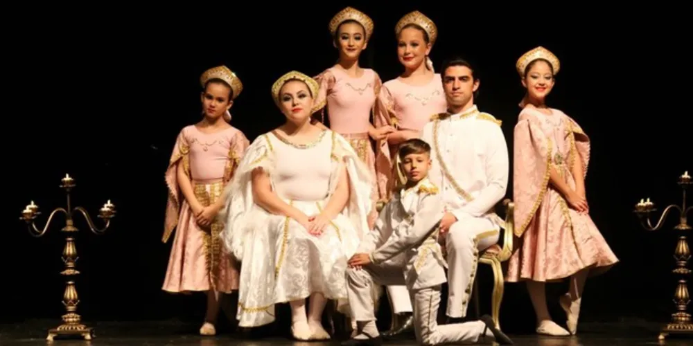 Atrações natalinas têm encantado as famílias ponta-grossenses.