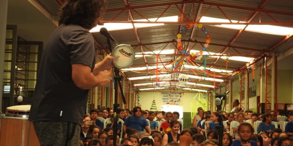 Iniciativa realiza a última apresentação na Escola Plauto Miró Guimarães.