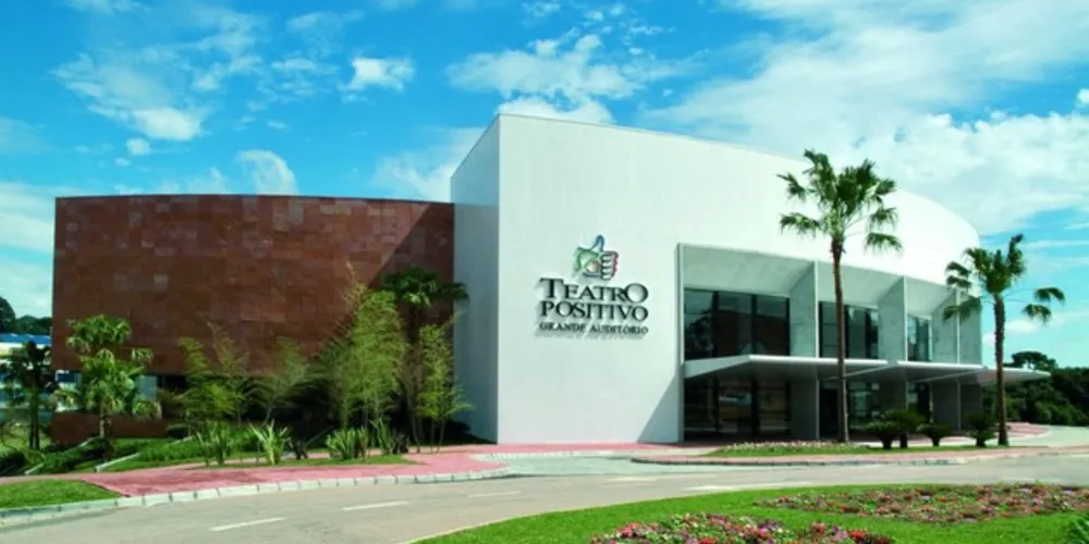 A cerimônia acontece às 15 horas no Grande Auditório do Teatro Positivo.