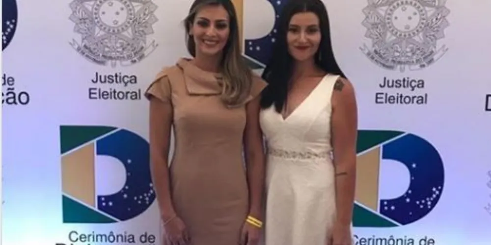 A deputada Mabel Canto com a irmã Joce Canto, durante evento de diplomação no TRE