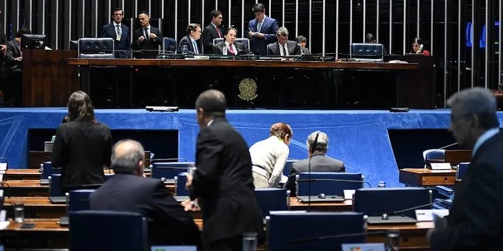 A legislação também determina que cada escola tem a obrigação de acompanhar a frequência de seus alunos durante todo o ano letivo