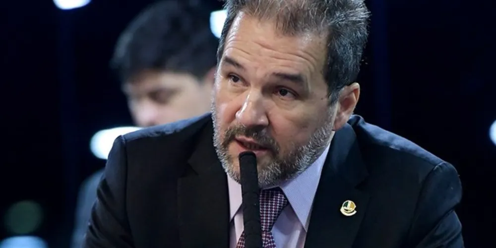 O senador Eduardo Lopes (PRB-RJ) relatou a proposta na Comissão de Assuntos Econômicos (CAE)
