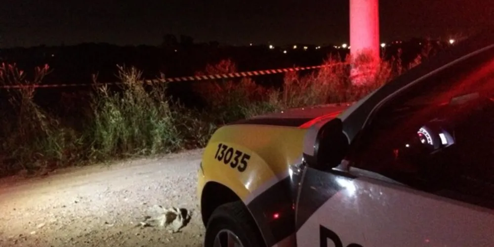 Corpo foi encontrado perto de rio
