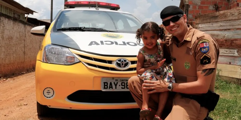 Policiais visitaram criança em Ponta Grossa