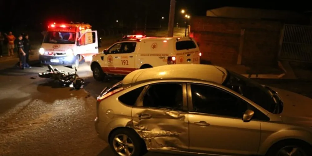 Batida entre carro e moto no Rio Verde causou lesões graves em jovem de 21 anos