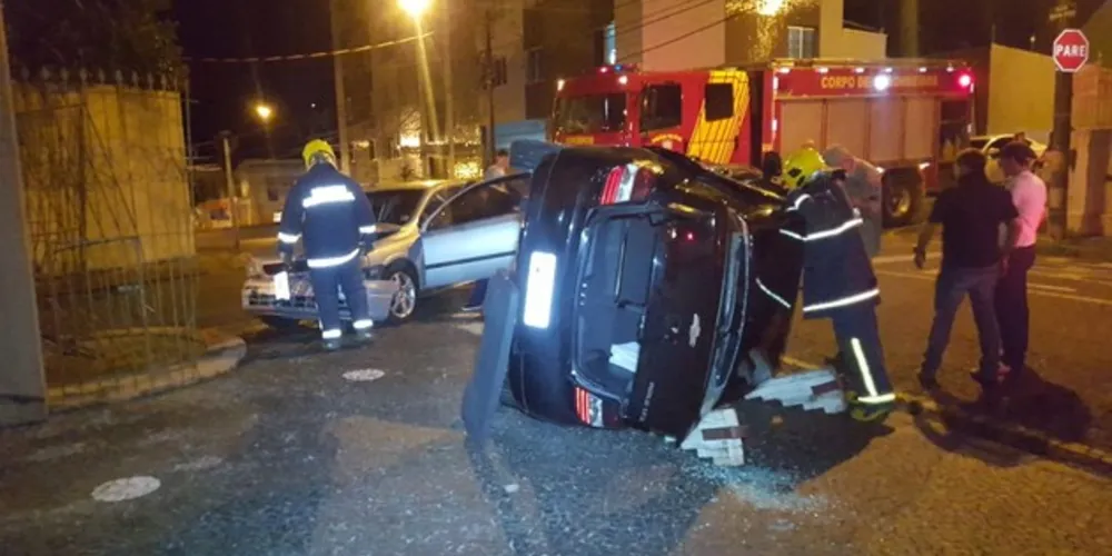 Acidente envolveu um Agile e um Astra na noite de sexta-feira (21).