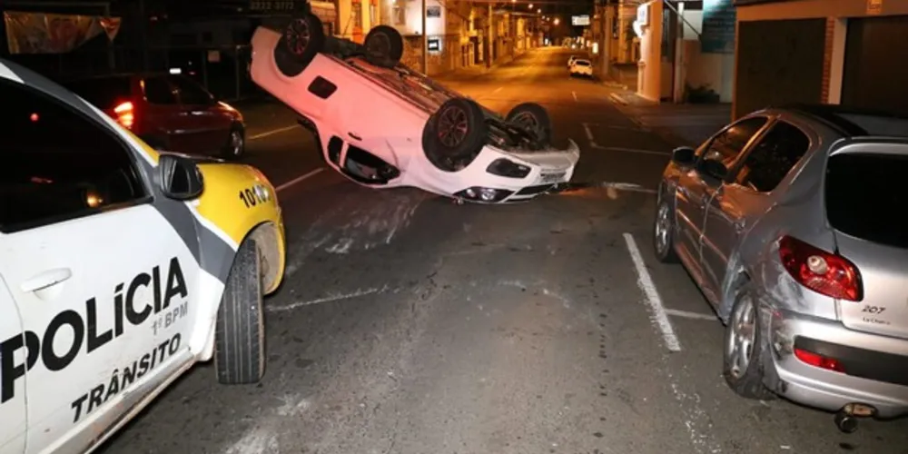 Acidente ocorreu por volta das 4h45 da madrugada deste sábado