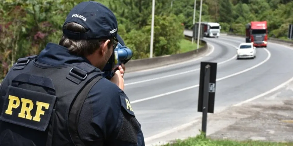 PRF flagrou 107 ultrapassagens proibidas durante a Operação Natal nos Campos Gerais