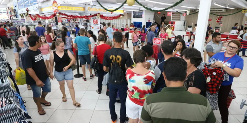 Grandes filas se formaram para a troca dos produtos nesta quarta-feira