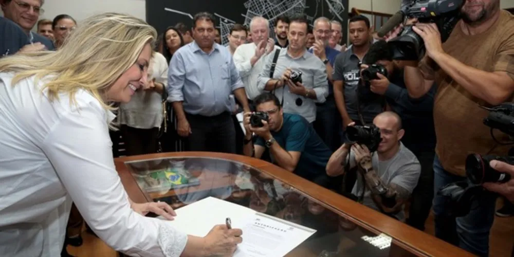 Deste valor, foram autorizados R$ 740 milhões para asfalto e urbanização de 1,2 mil quilômetros de ruas e avenidas