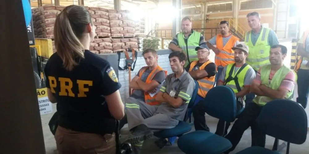 Palestras e orientações são feitas durante todo o ano, mas reforçadas durante as operações especiais