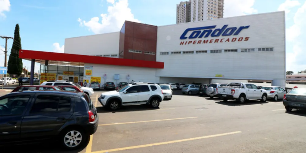 Mercados atendem na segunda-feira até às 20 horas