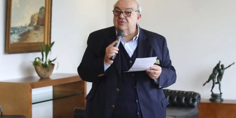 Prefeito de Curitiba foi internado após indisposição alimentar