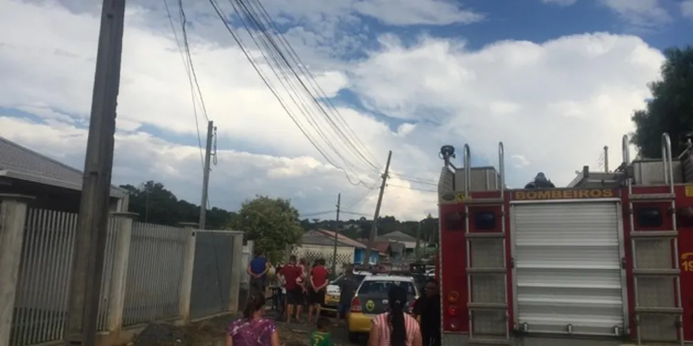 Após briga, marido ateia fogo no próprio corpo e em residência; dois policiais militares ficam feridos