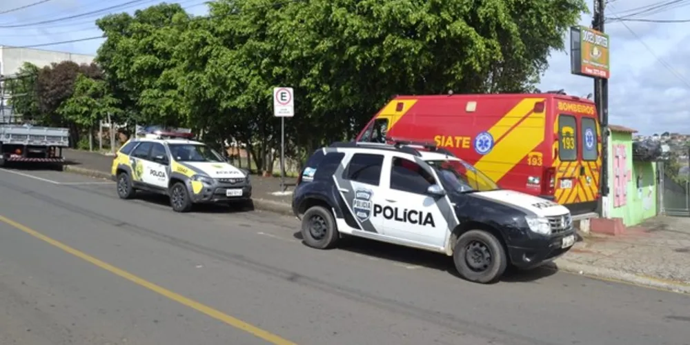 Corpo do rapaz foi encontrado em terreno baldio horas depois do tiroteio